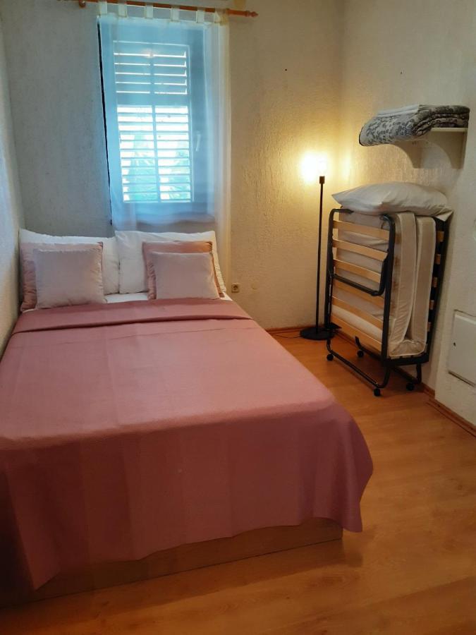 Apartment Margareta By El-Pi Tours Njivice Exterior foto
